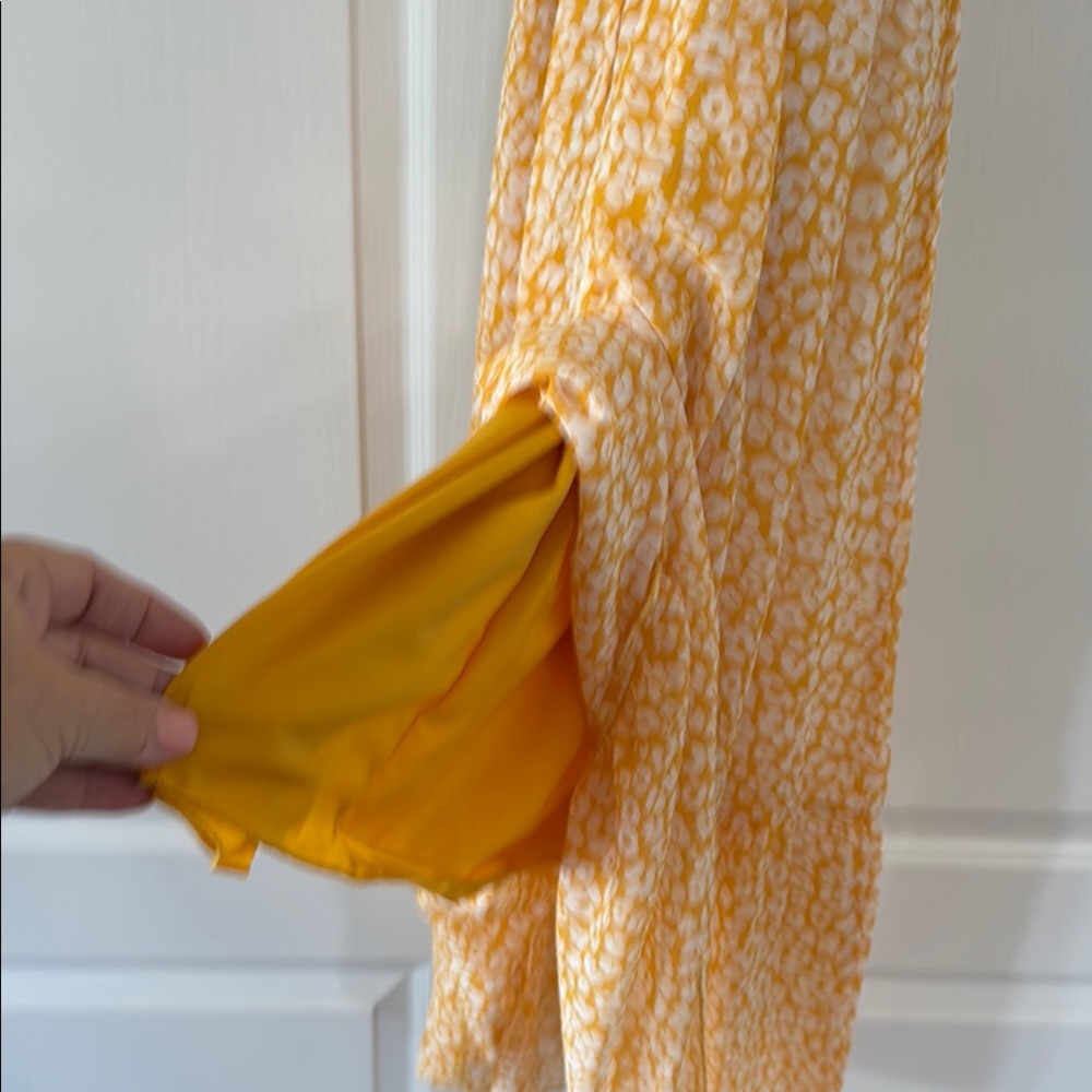 Elegant Yellow Patterned Wrap Dress - Picture 4 of 5